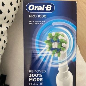 Brand new Oral B PRO1000
